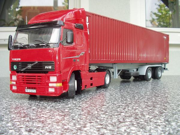 VOLVO FH16 - Vorne 02 mit Trailer und Fracht