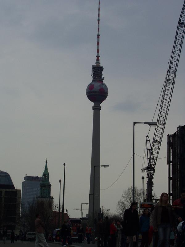 Fernsehturm im WM-Outfit